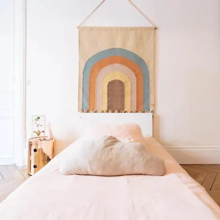 Charming 3bd Apart In The Heart Of Apartment